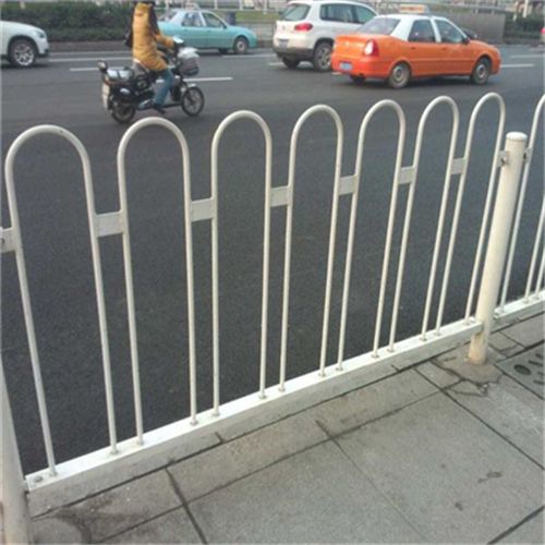 镀锌钢交通护栏 提升道路安全的关键设施